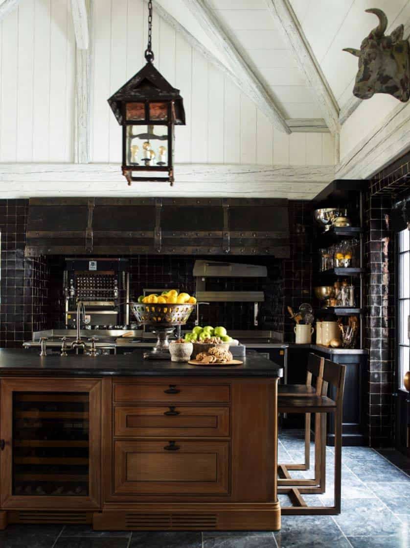 43 Dramatic black kitchens that make a bold statement