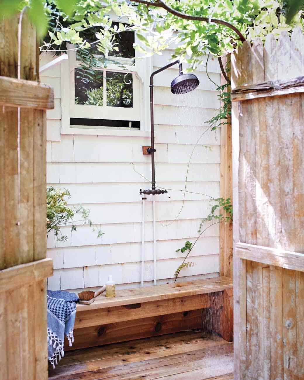 Creatice Outdoor Bathroom Designs with Simple Decor