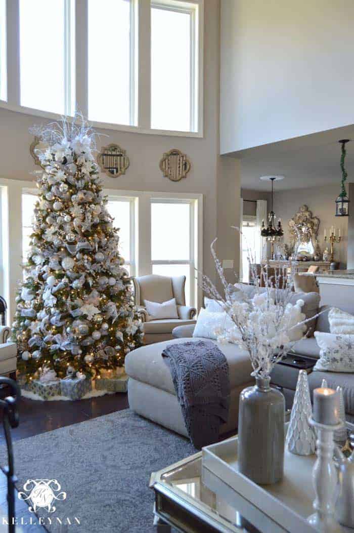 30+ Fabulous Christmas decorated living rooms to inspire