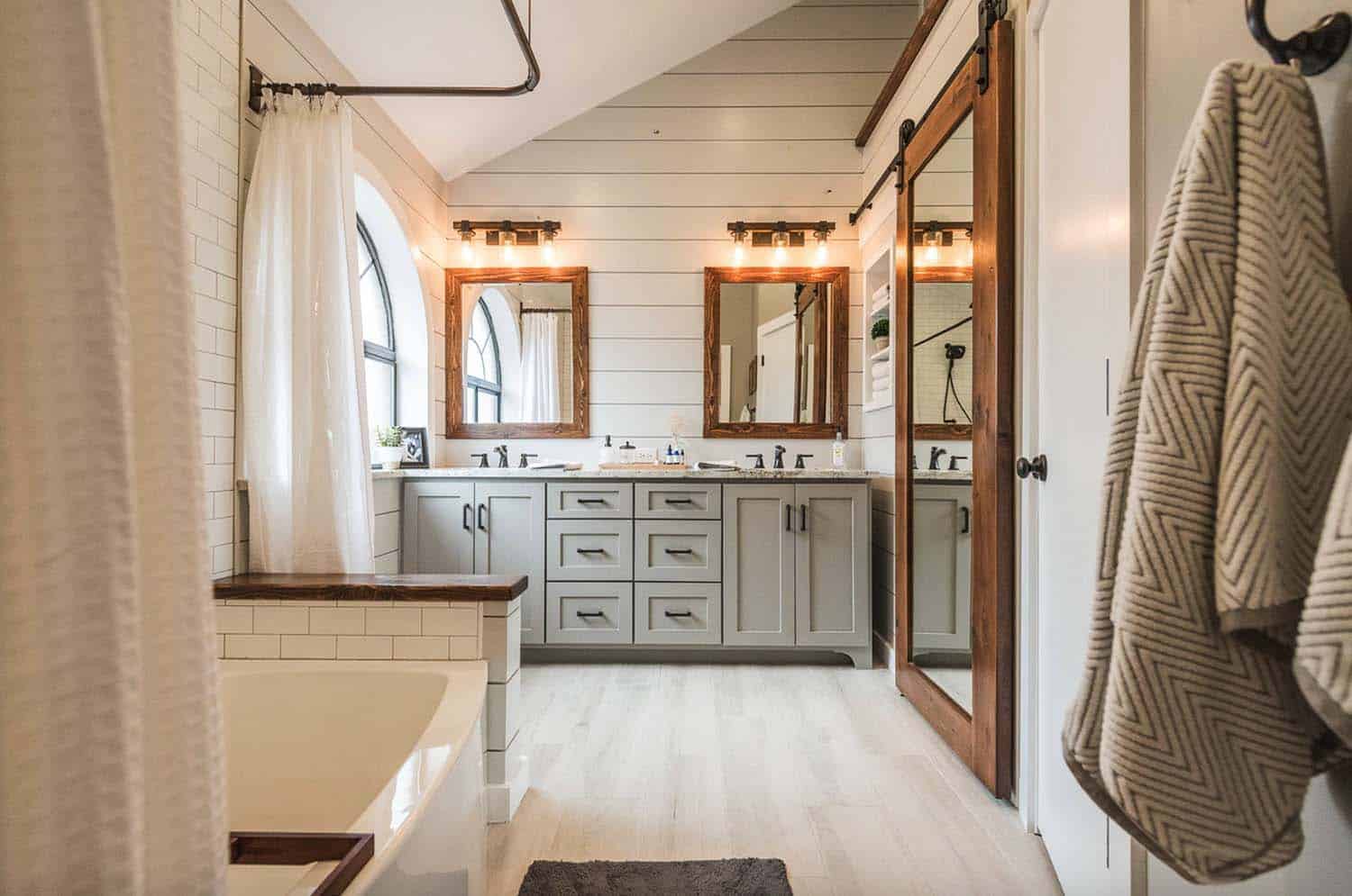 21 Gorgeous farmhouse style bathrooms you will love