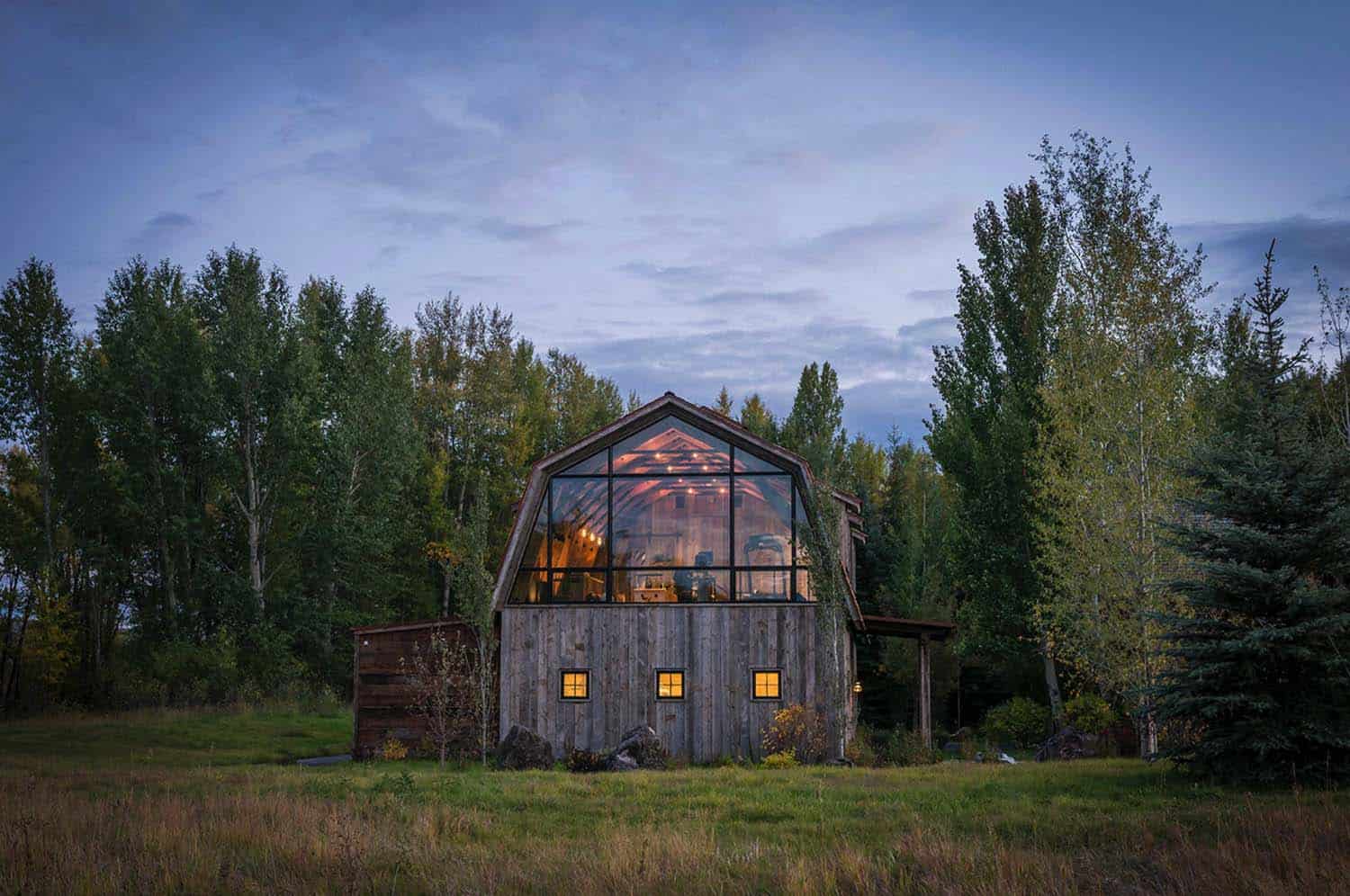 Rustic meets modern in stunning barn guest house in Wyoming