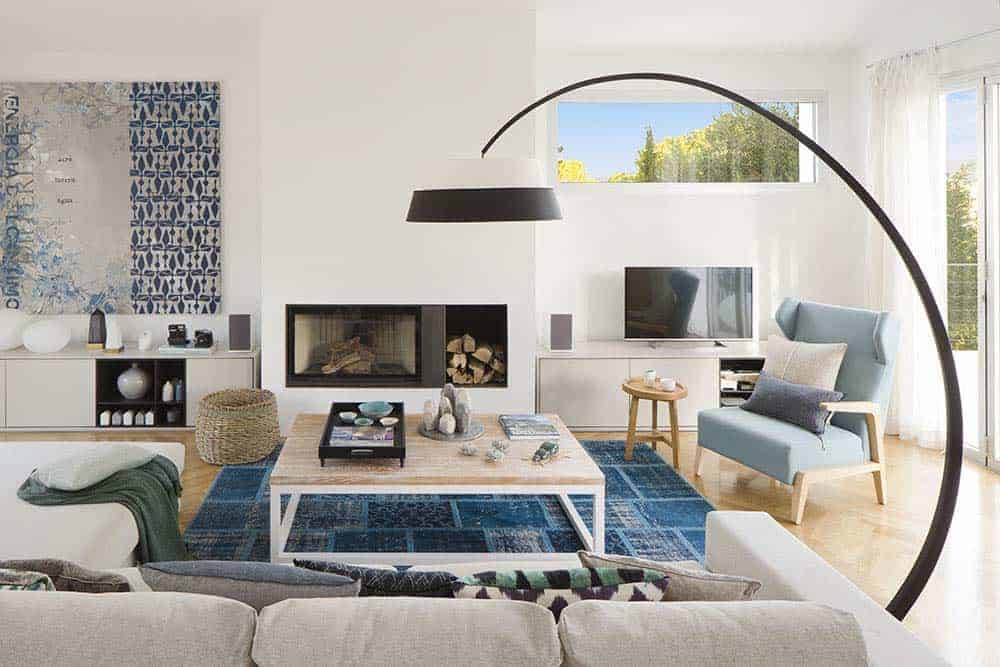 Gorgeous summer house blurs indoor-outdoor boundaries in Mallorca