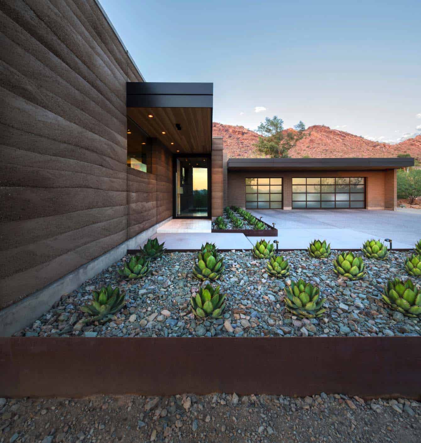 Fascinating rammed earth home piercing the deserts of Arizona