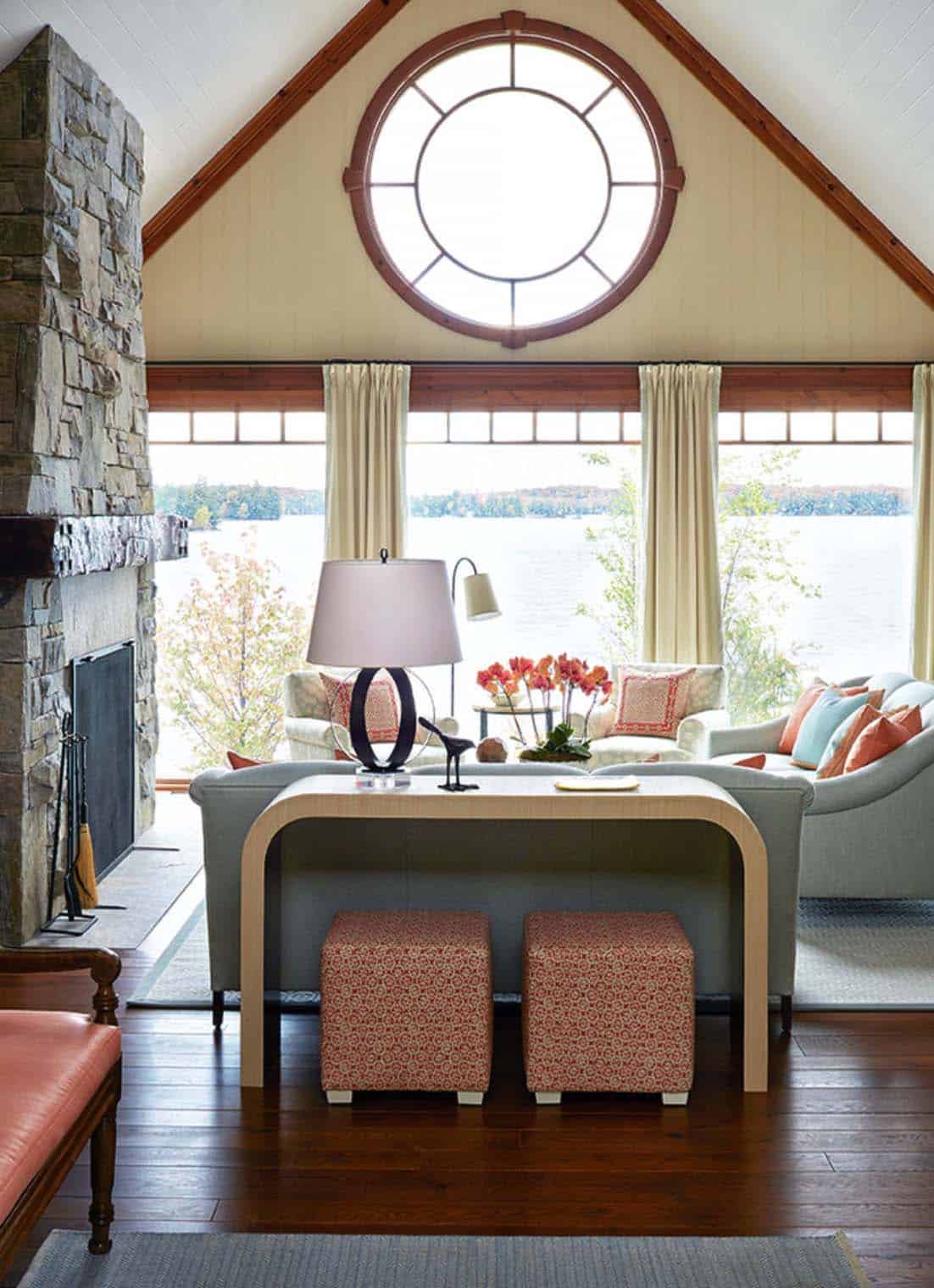 A delightful Muskoka lake house with a soothing ambiance