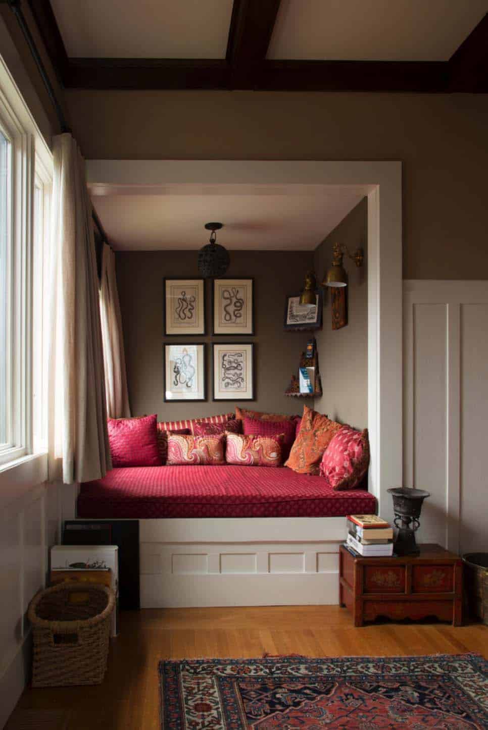  Cozy Reading Nook for Large Space