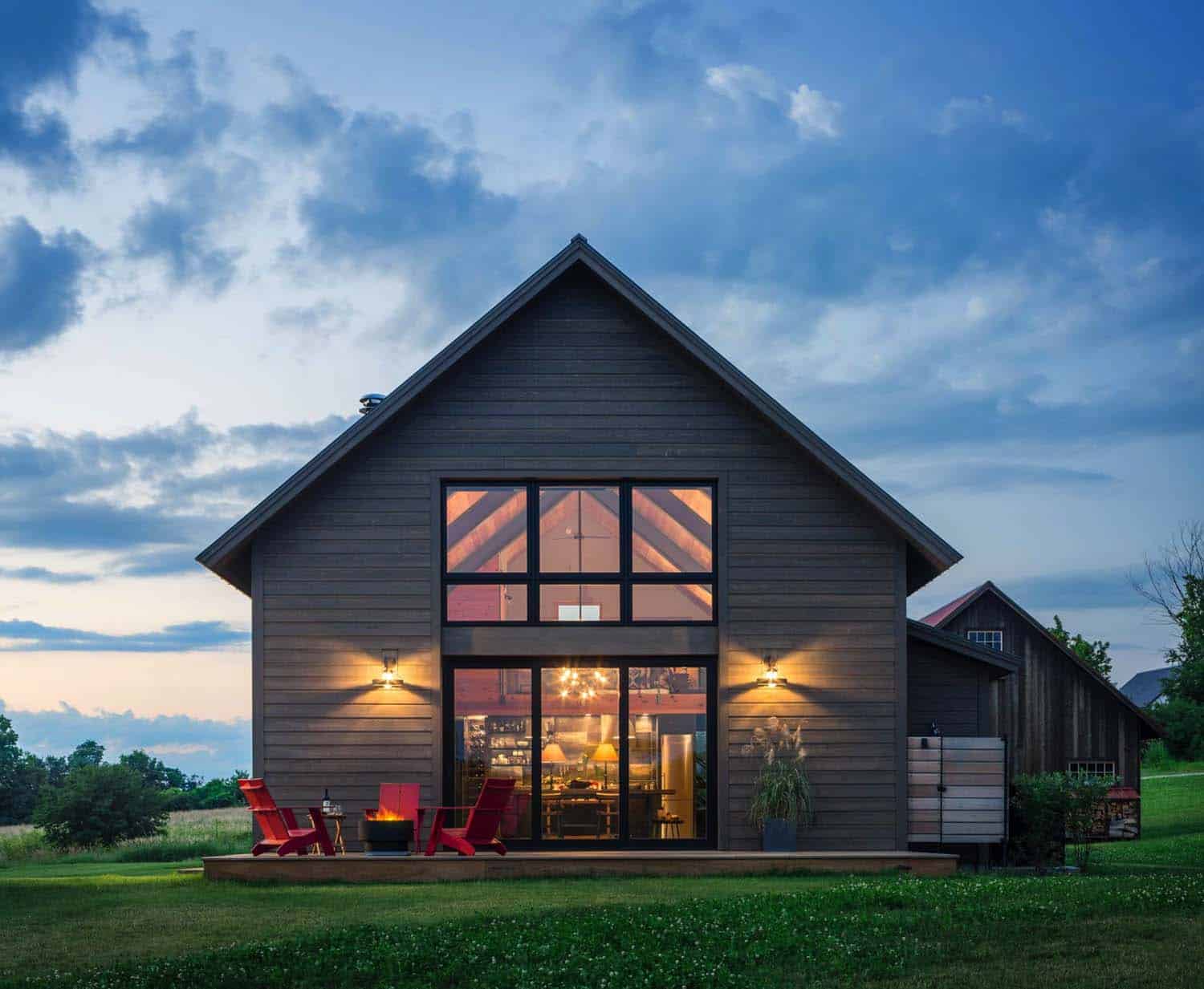 Small and cozy modern barn house getaway in Vermont