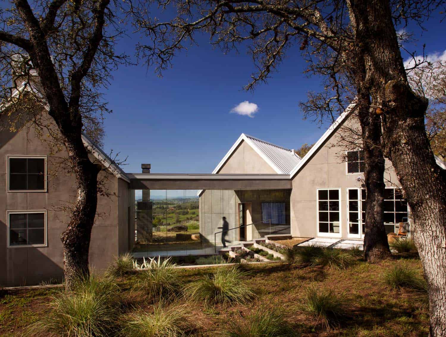 Modern take on a farmhouse: Weekend retreat in Napa wine country