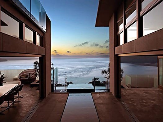featured posts image for Suspended home over the Pacific Ocean