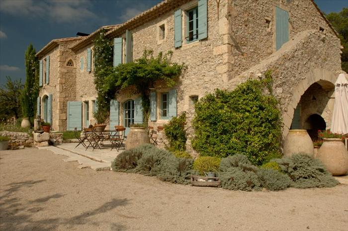 featured posts image for Enchanting villa in the foothills of Provence