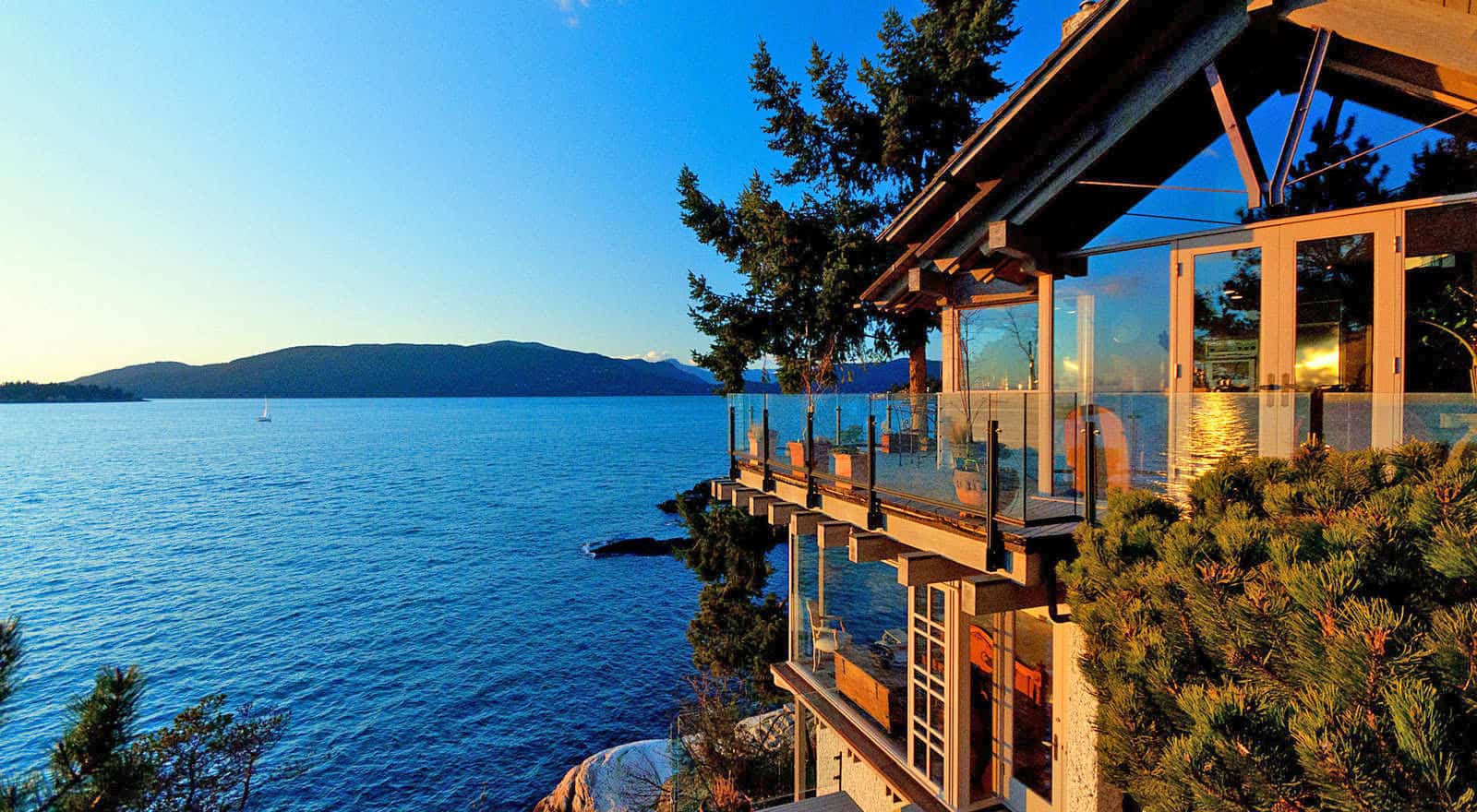 featured posts image for Spectacular waterfront dwelling in West Vancouver