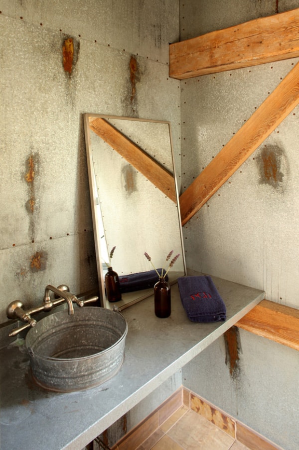 Rustic Barn Bathrooms-17-1 Kindesign