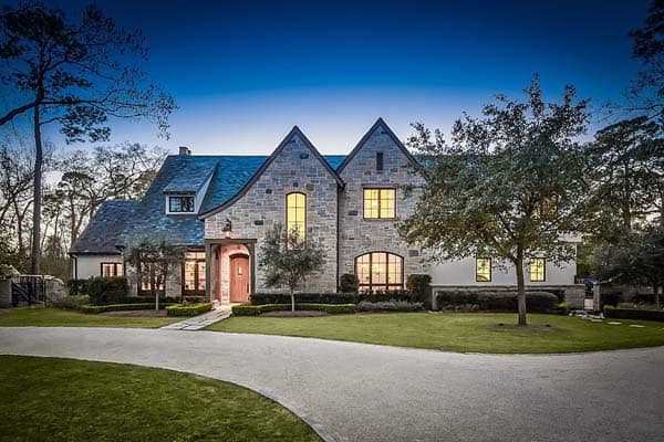 featured posts image for Traditional style home with light-filled interiors in Texas