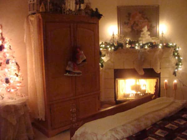 Christmas Lights in Bedroom-05-1 Kindesign