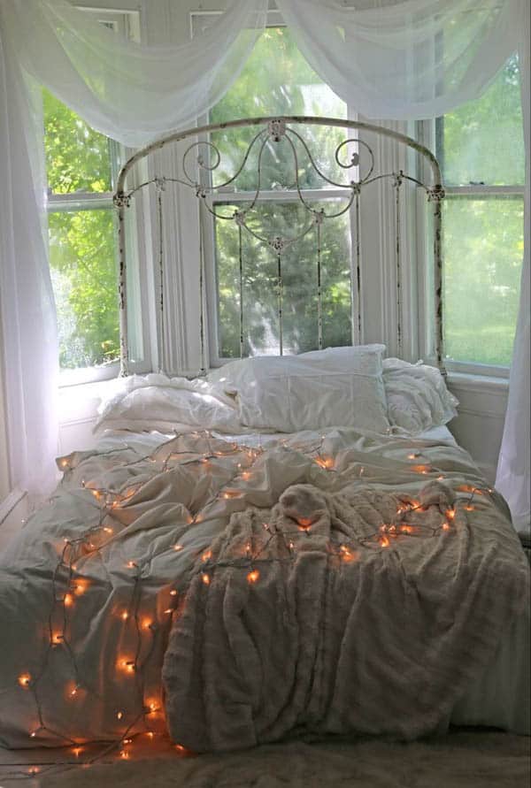 Christmas Lights in Bedroom-24-1 Kindesign