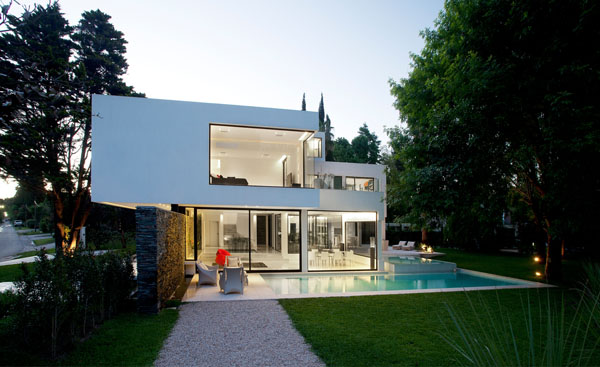 Casa Carrara-Andres Remy Arquitectos-01-1 Kindesign