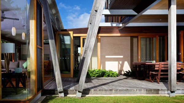 Currimundi Beach House-Loucas Zahos Architects-05-1 Kindesign