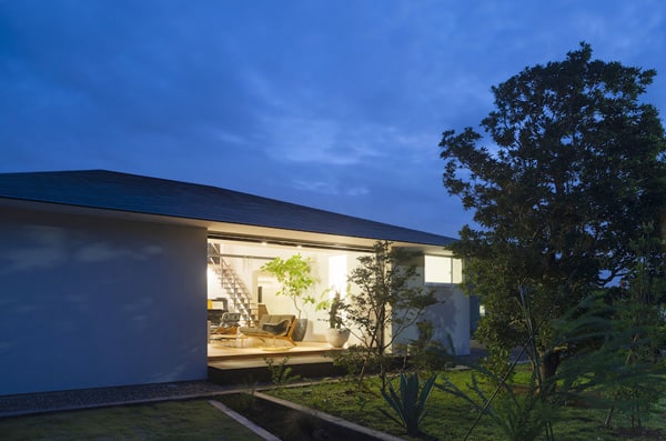 House with a Large Hipped Roof-Naoi Architecture-15-1 Kindesign