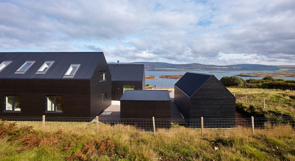 Isle of Skye Residence-Dualchas Architects-02-1 Kindesign