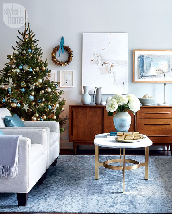 Modern Christmas Decorated Living Rooms-42-1 Kindesign