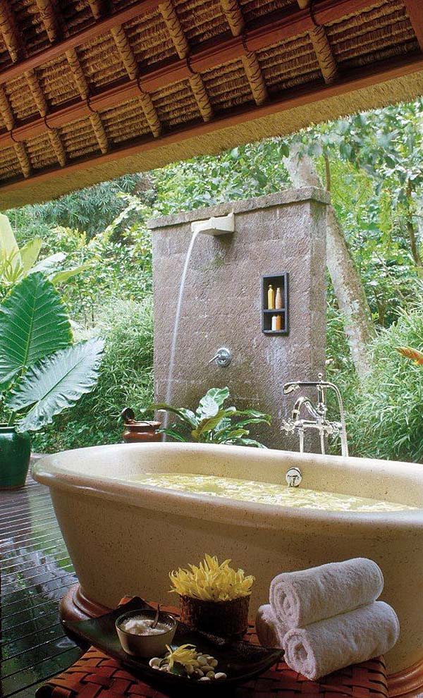 Awesome Outdoor Bathrooms-43-1 Kindesign