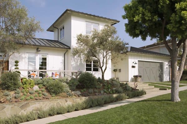 featured posts image for Modern farmhouse style tastefully decorated in Newport Beach