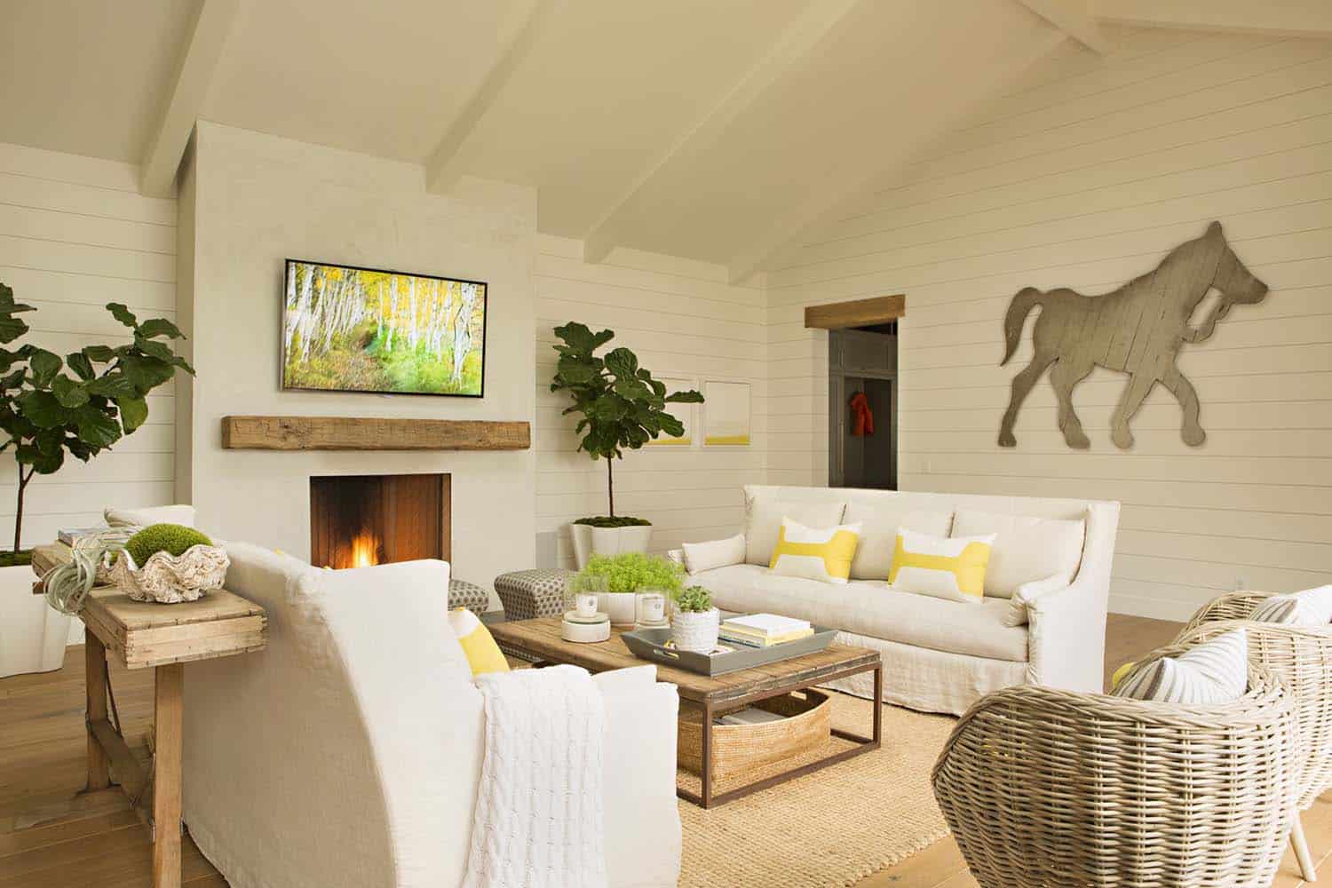 modern-farmhouse-style-living-room
