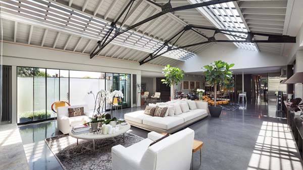 featured posts image for London converted warehouse showcasing dramatic vaulted ceilings