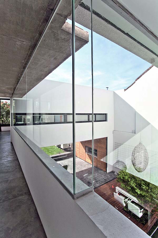 Modern-Concrete-Home-Bak Architects-12-1 Kindesign