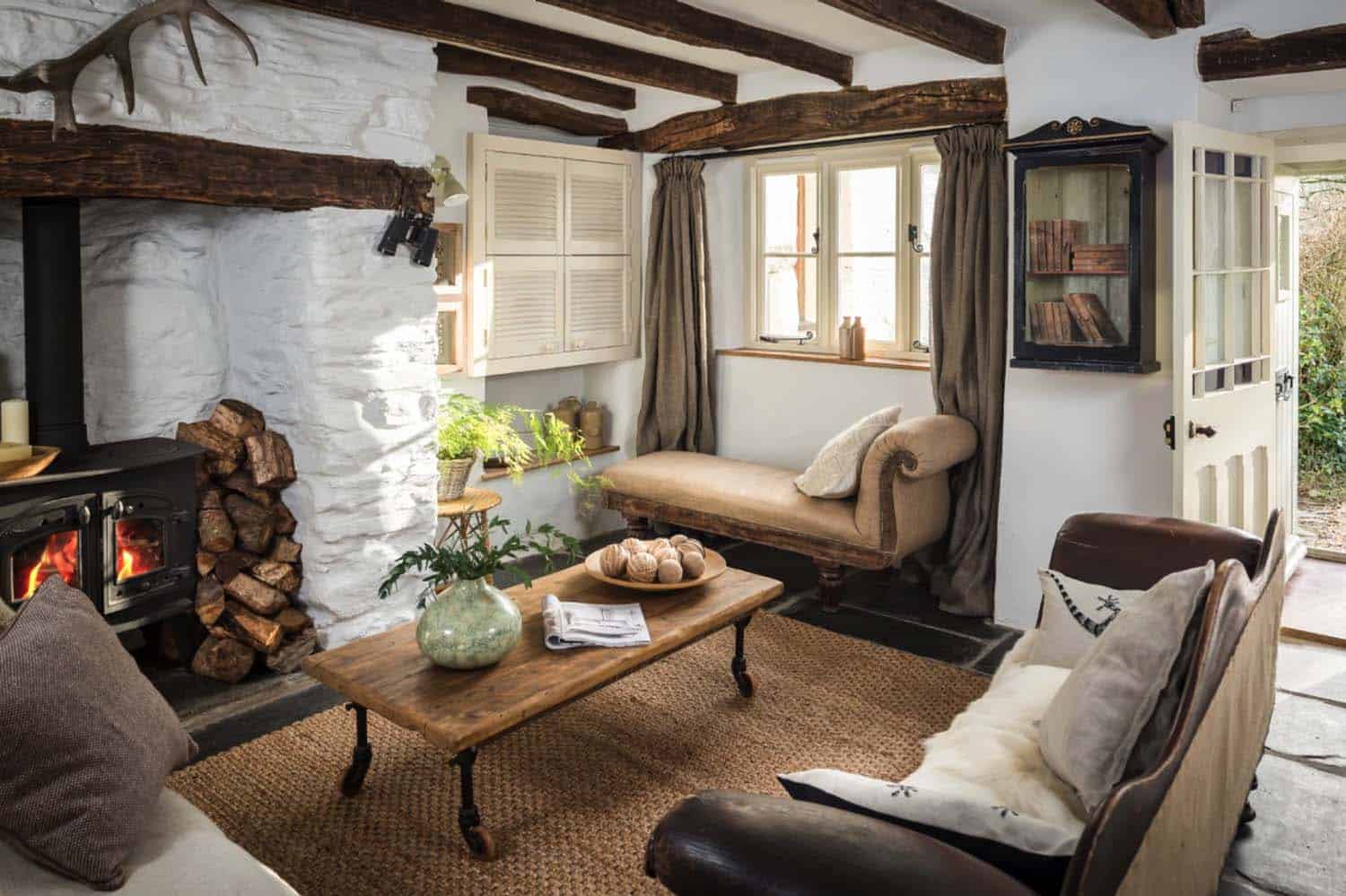 Charming English cottage offers a fairytale getaway