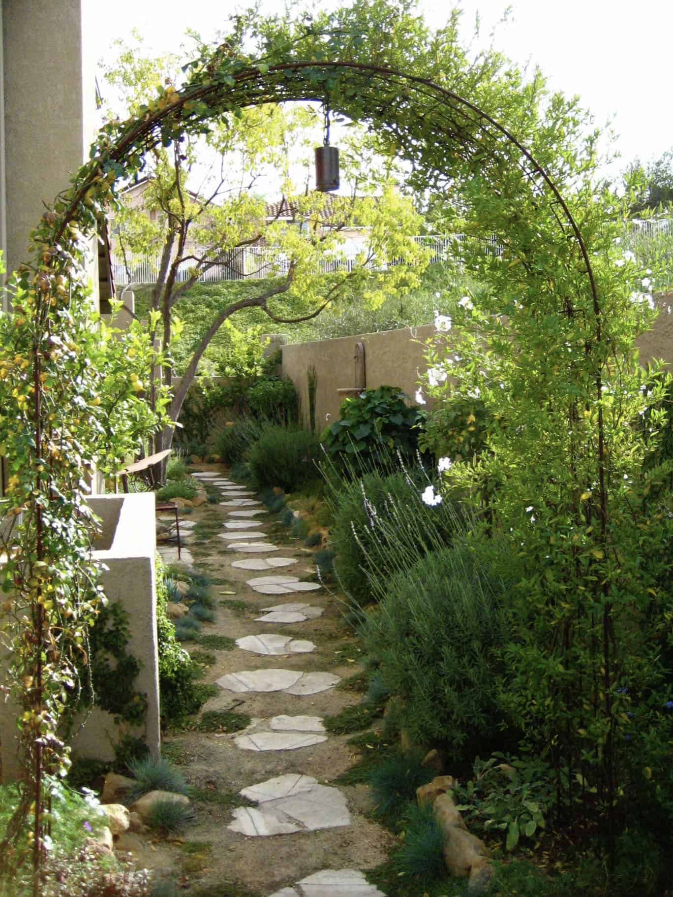 garden-stone-pathway-side-yard