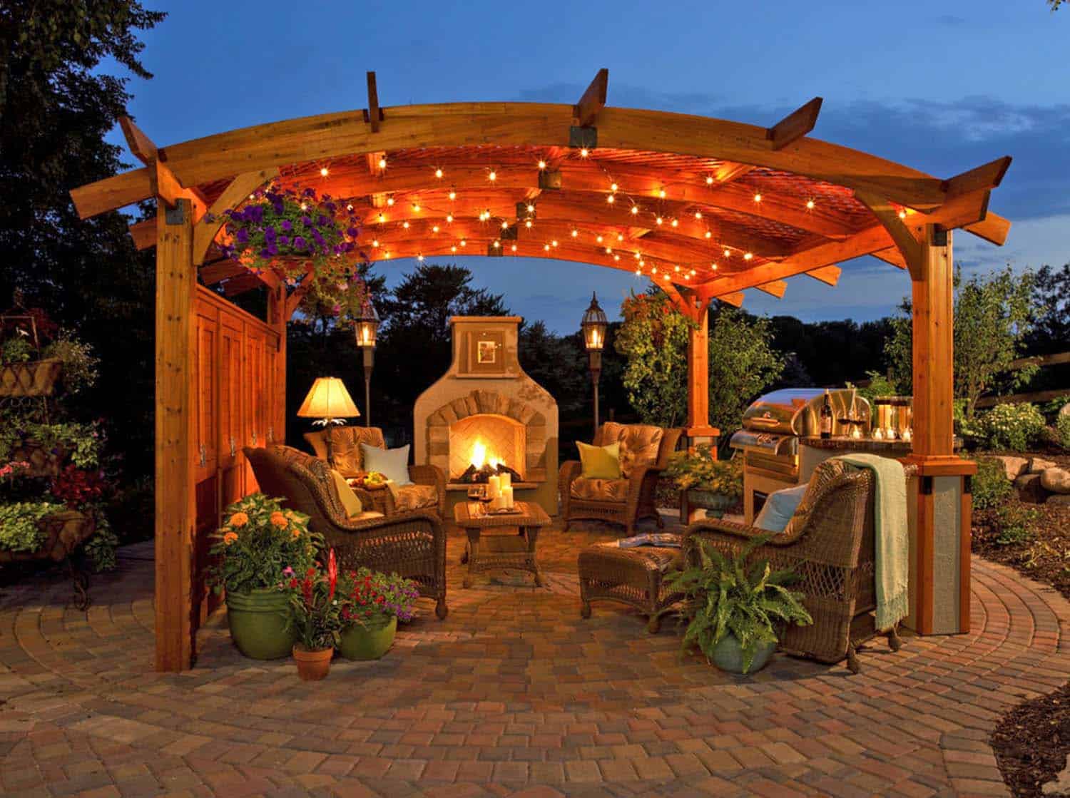 Traditional Outdoor Patio Designs-09-1 Kindesign