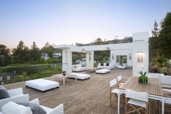 featured posts image for Sleek and sexy modernist residence above the Sunset Strip, LA