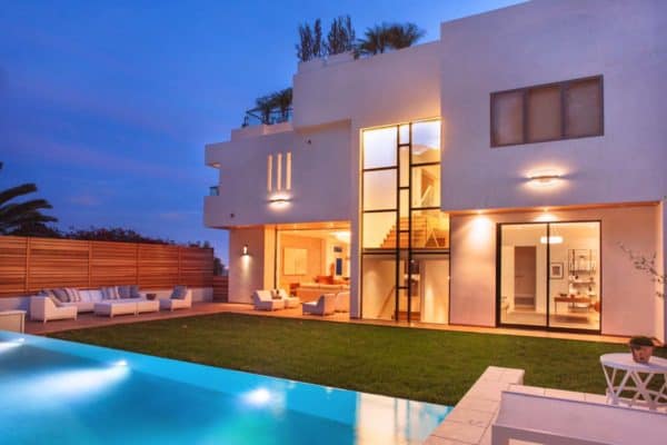 featured posts image for Striking contemporary estate with ocean views in the Pacific Palisades