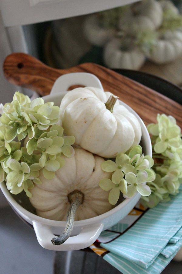fall-decorating-ideas-white-pumpkins-12-1-kindesign