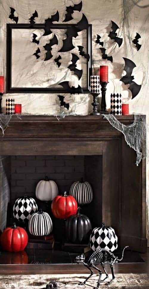 spooky-halloween-mantel-decorating-ideas-25-1-kindesign