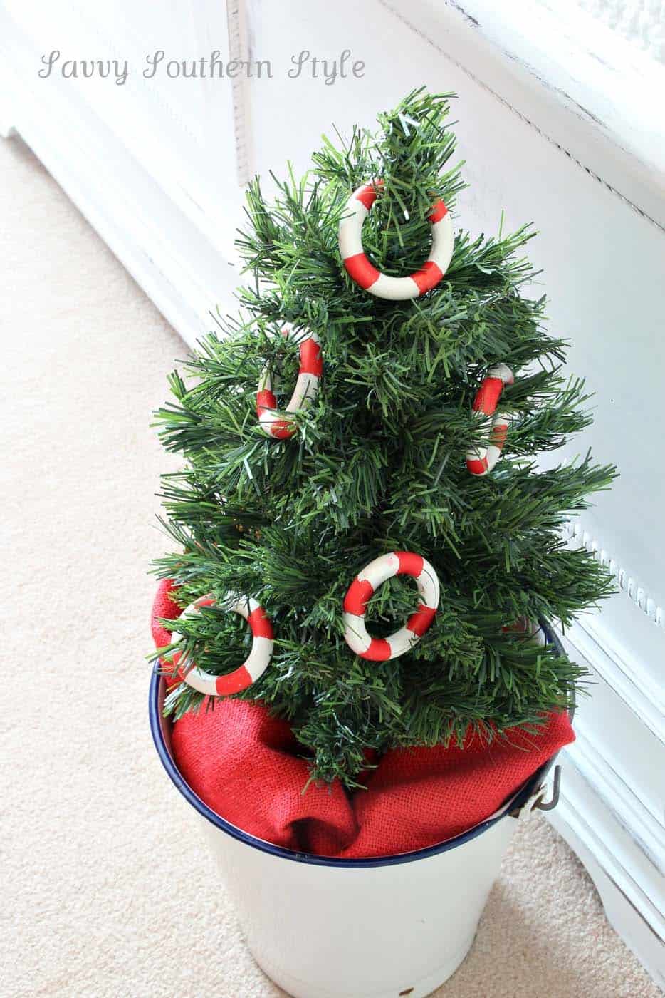 coastal-christmas-tree-decorating-ideas-21-1-kindesign