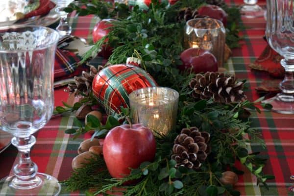 featured posts image for 30+ Absolutely stunning ideas for Christmas table decorations