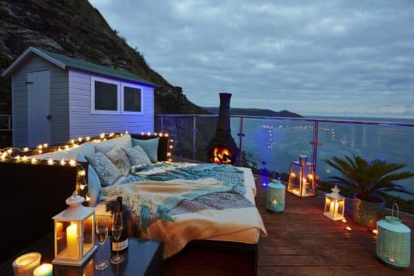 featured posts image for Cliffside hideaway on Cornwall’s Whitsand Bay: Moontide beach hut