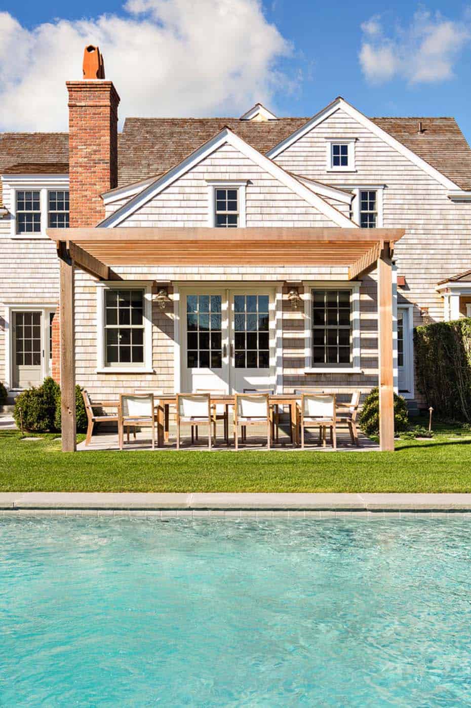 Shingle Style House With Beach Chic, Nantucket Style Beach House Plans