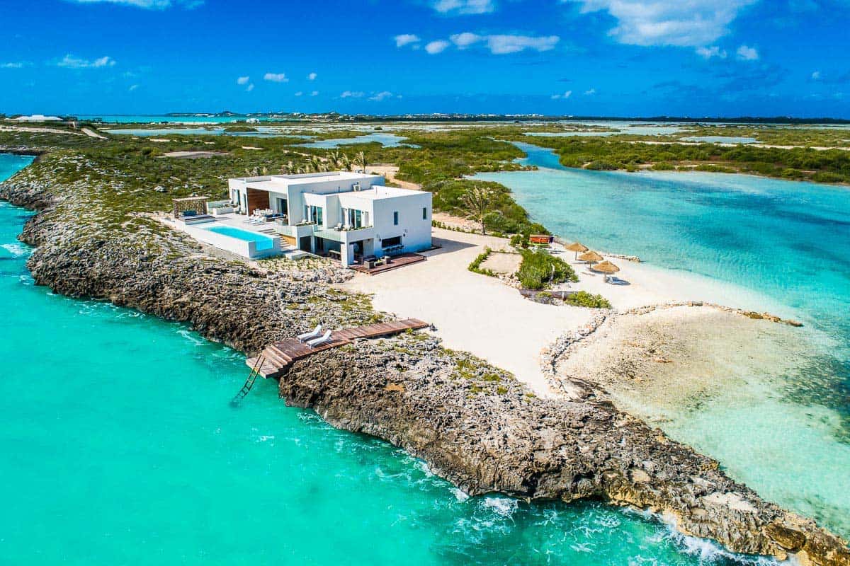 Luxury Vacation Rental Villa-Turks-Caicos-01-1 Kindesign