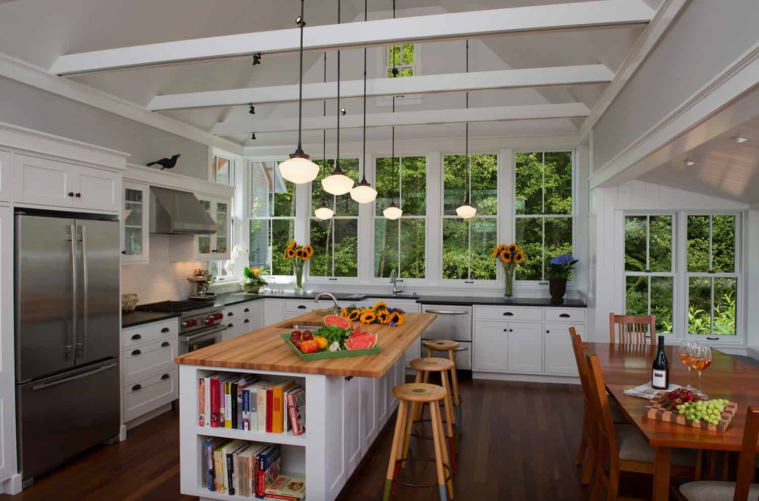 kitchen-with-exposed-ceiling-trusses