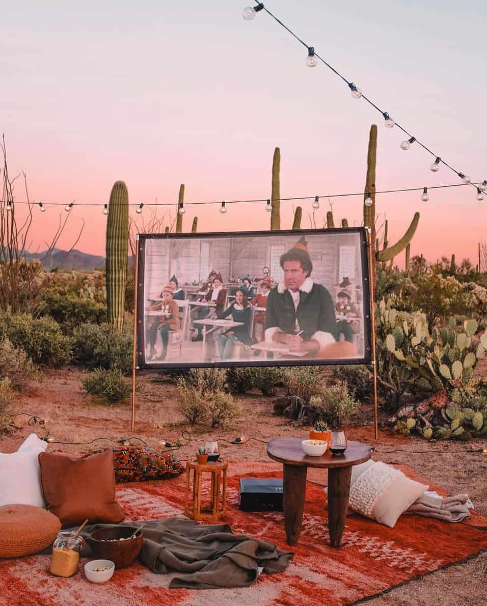outdoor-movie-theater-in-the-desert