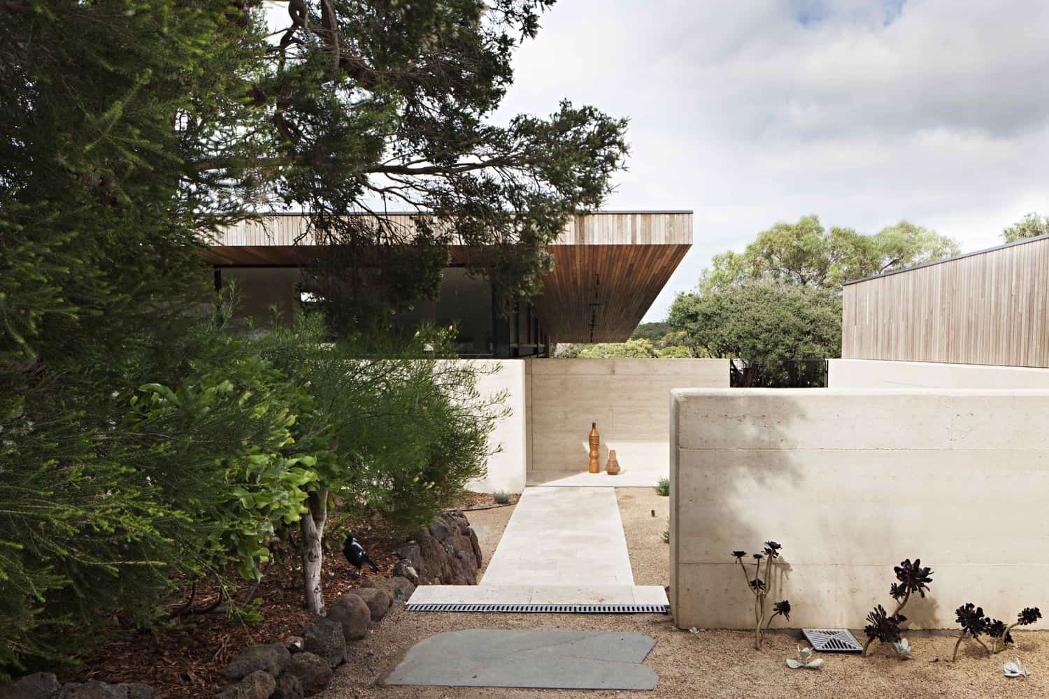 Modern Coastal Home-Robson Rak Architects-02-1 Kindesign