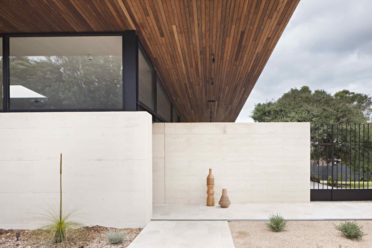 Modern Coastal Home-Robson Rak Architects-04-1 Kindesign