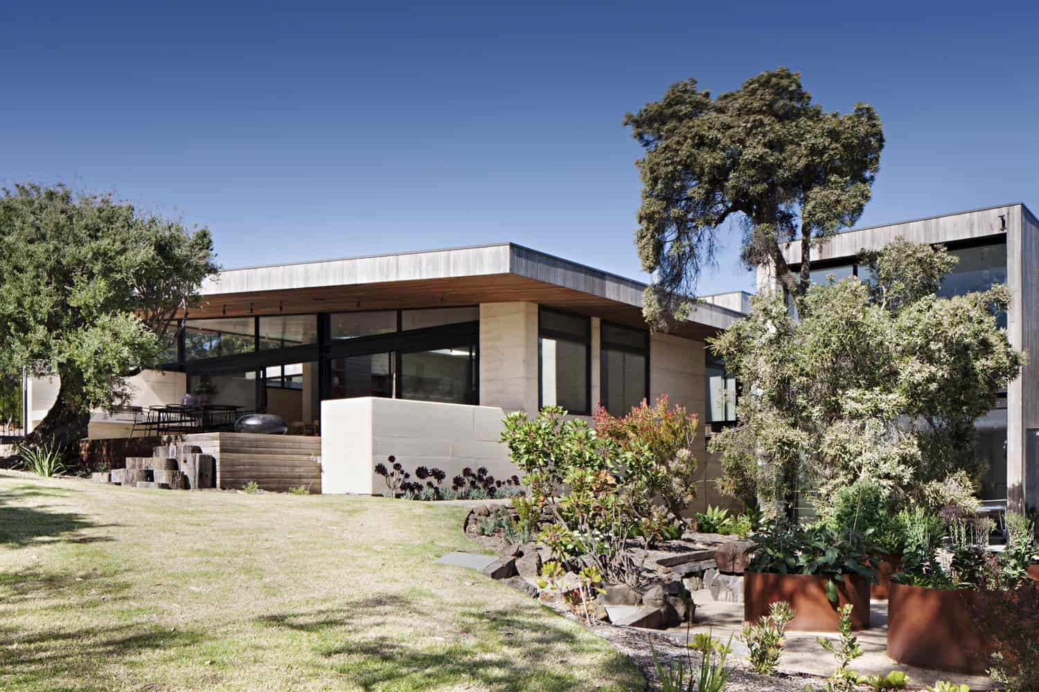 Modern Coastal Home-Robson Rak Architects-09-1 Kindesign