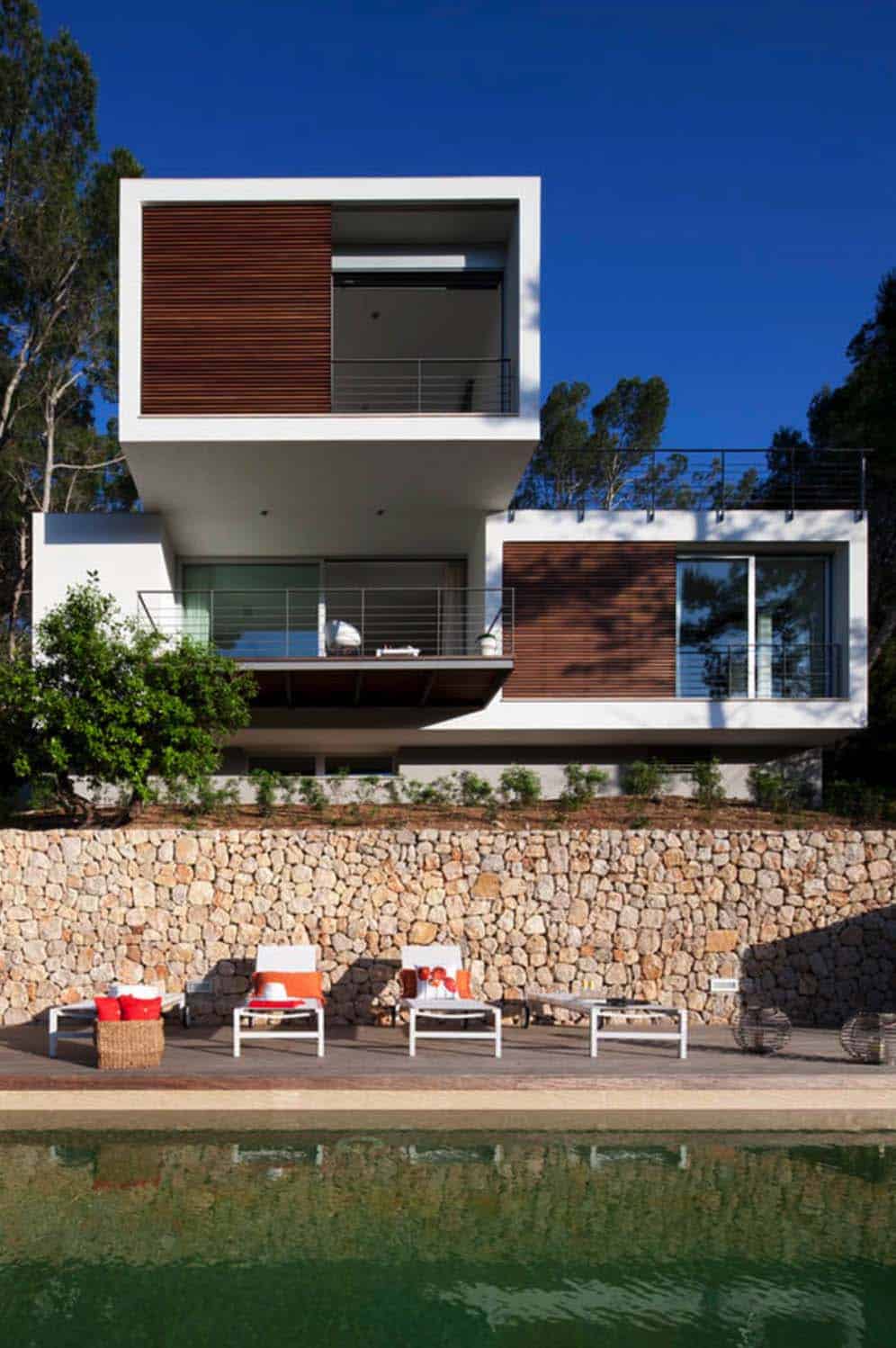 Sleek Modern Dwelling-Miquel Lacomba Architects-03-1 Kindesign
