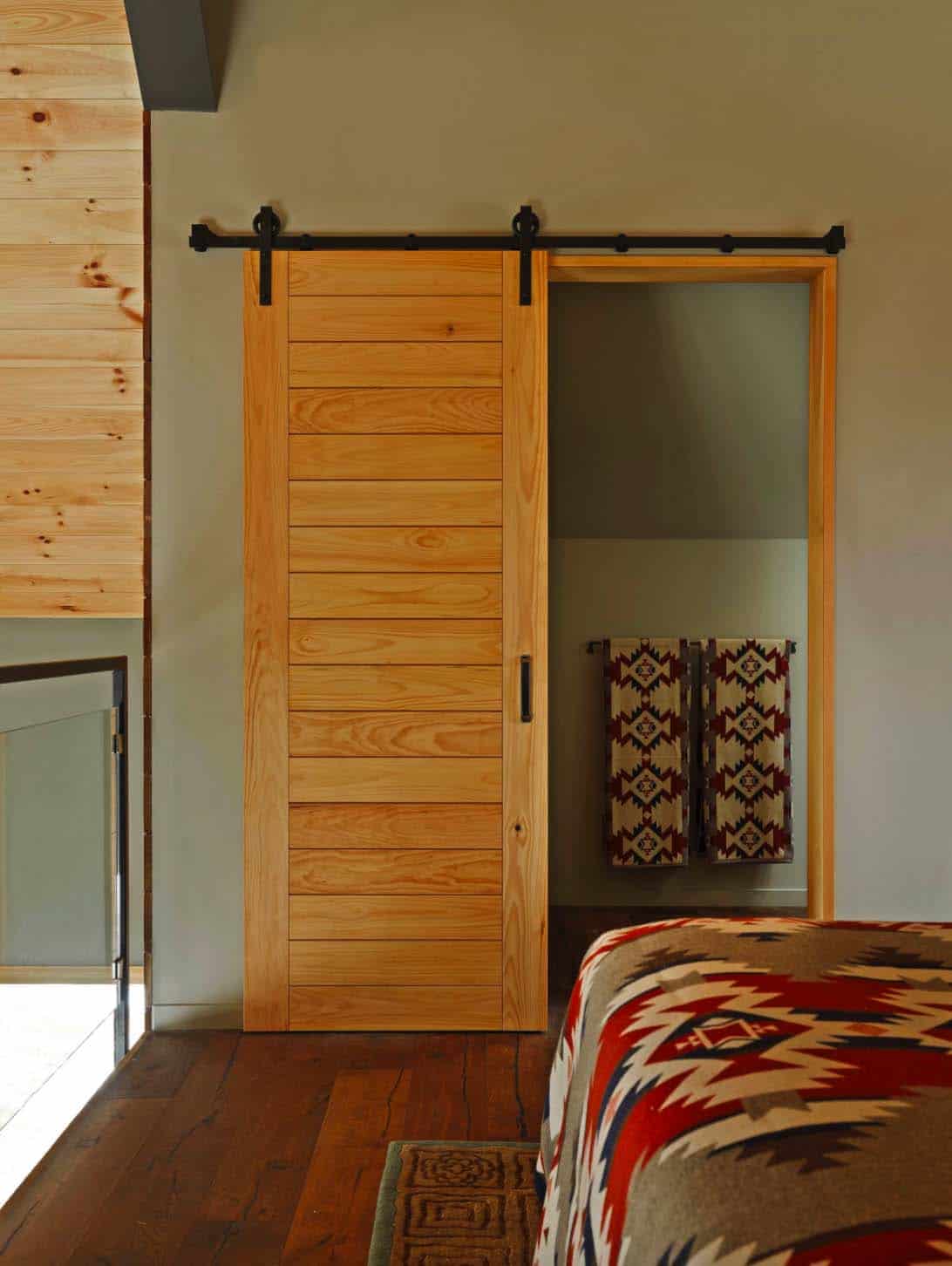 modern-barn-house-loft-bedroom