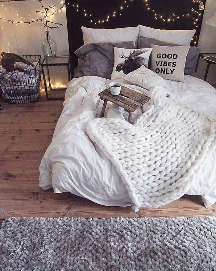 Cozy Bedroom Decorating Ideas For Winter-08-1 Kindesign