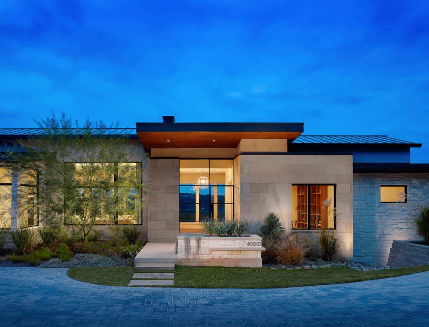 Contemporary Hillside Home-LaRue Architects-01-1 Kindesign