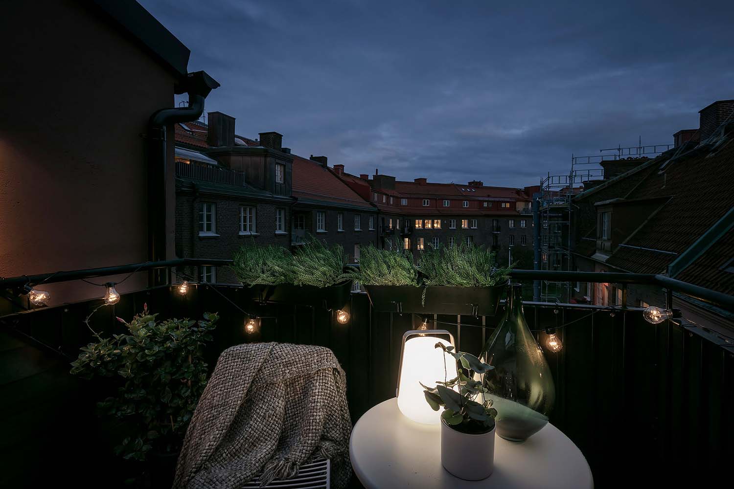 Swedish Loft Apartment-05-1 Kindesign